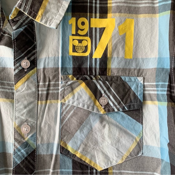 Disney plaid short sleeve button up size medium - Picture 3 of 5